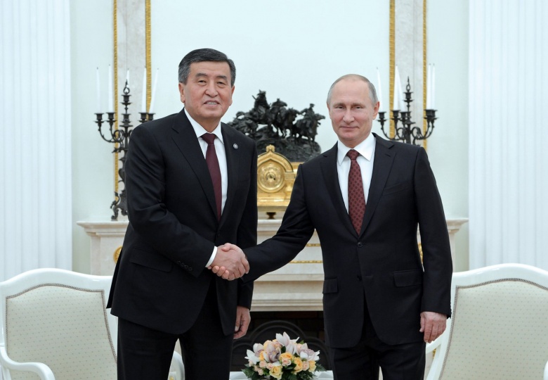 Президент России Владимир Путин поздравил Президента Сооронбая Жээнбекова с 60-летием