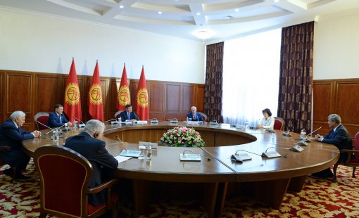 Президент Сооронбай Жээнбеков встретился с главами делегаций Парламентской Ассамблеи тюркоязычных стран